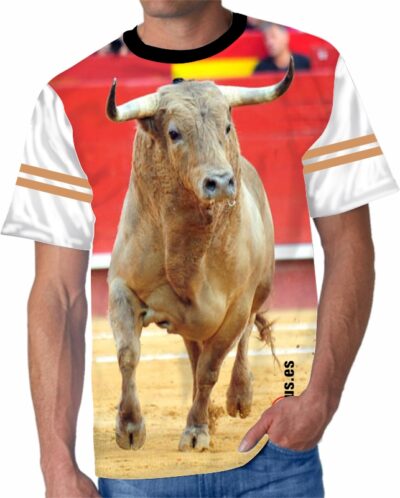 Camiseta de toros bravos toro saliendo de toriles